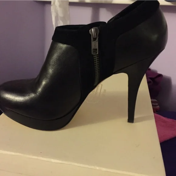 Coach Beatrice low ankle bootie heels,  size 8.5 women's - Picture 3 of 15